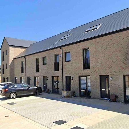 Modern 3 Bed Villa With Free Parking And Garden Close To City Center And Edinburgh Airport ภายนอก รูปภาพ