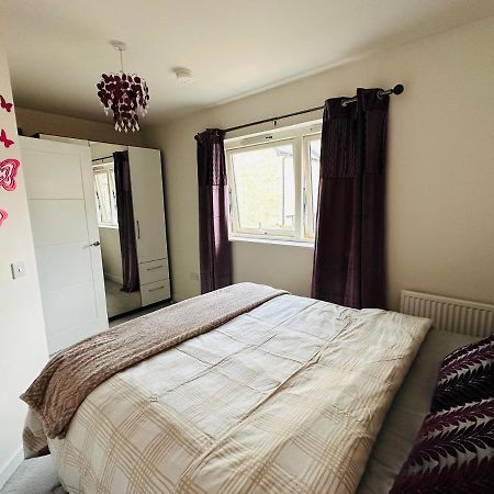 Modern 3 Bed Villa With Free Parking And Garden Close To City Center And Edinburgh Airport ภายนอก รูปภาพ