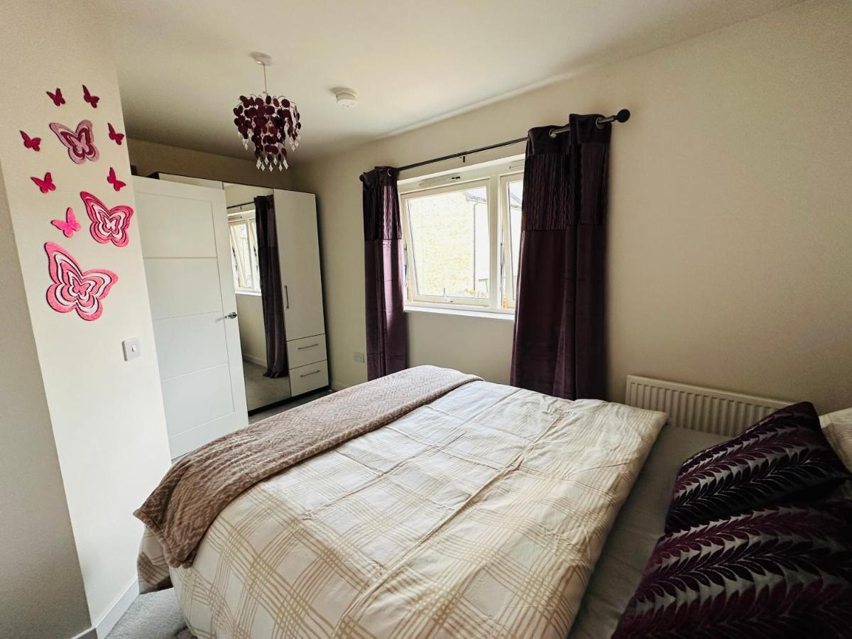 Modern 3 Bed Villa With Free Parking And Garden Close To City Center And Edinburgh Airport ภายนอก รูปภาพ