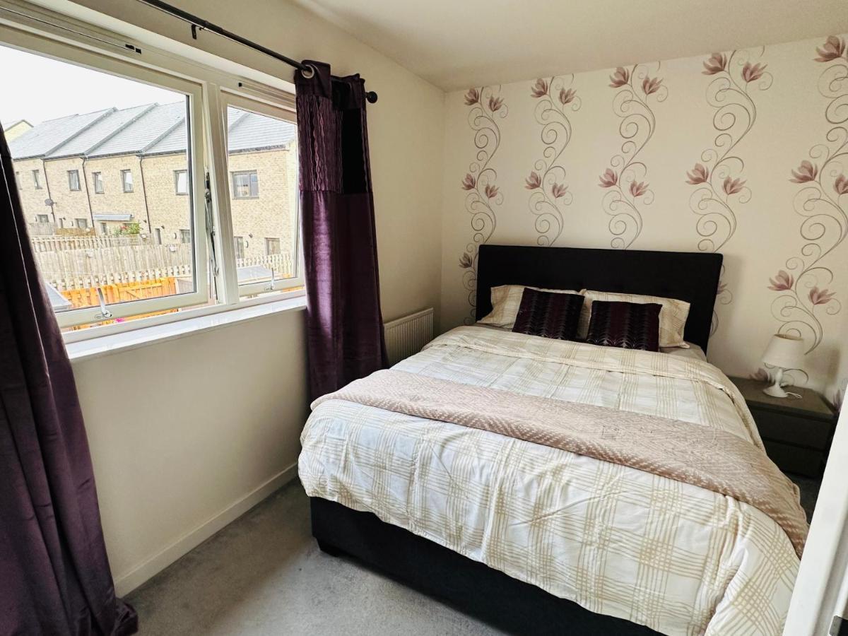 Modern 3 Bed Villa With Free Parking And Garden Close To City Center And Edinburgh Airport ภายนอก รูปภาพ