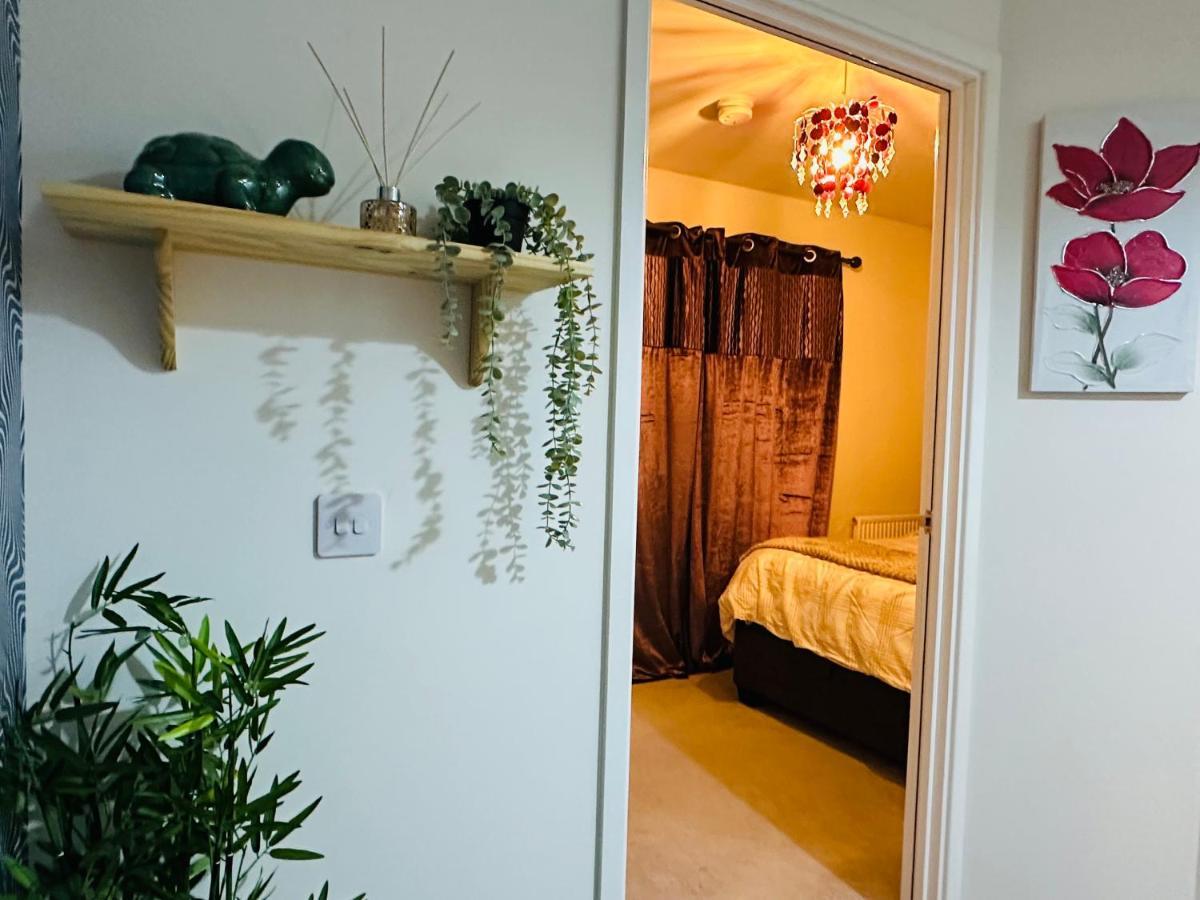 Modern 3 Bed Villa With Free Parking And Garden Close To City Center And Edinburgh Airport ภายนอก รูปภาพ