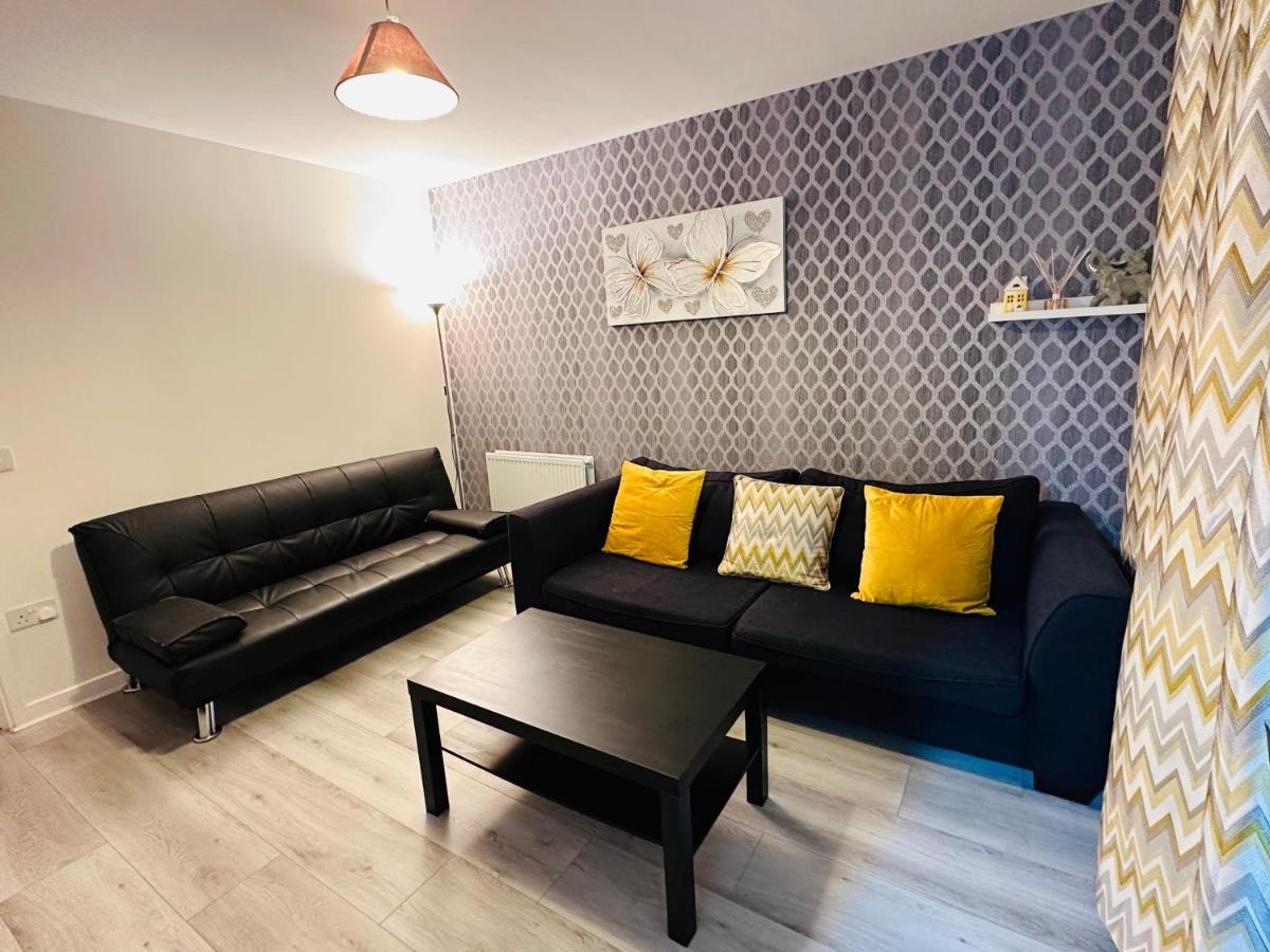 Modern 3 Bed Villa With Free Parking And Garden Close To City Center And Edinburgh Airport ภายนอก รูปภาพ